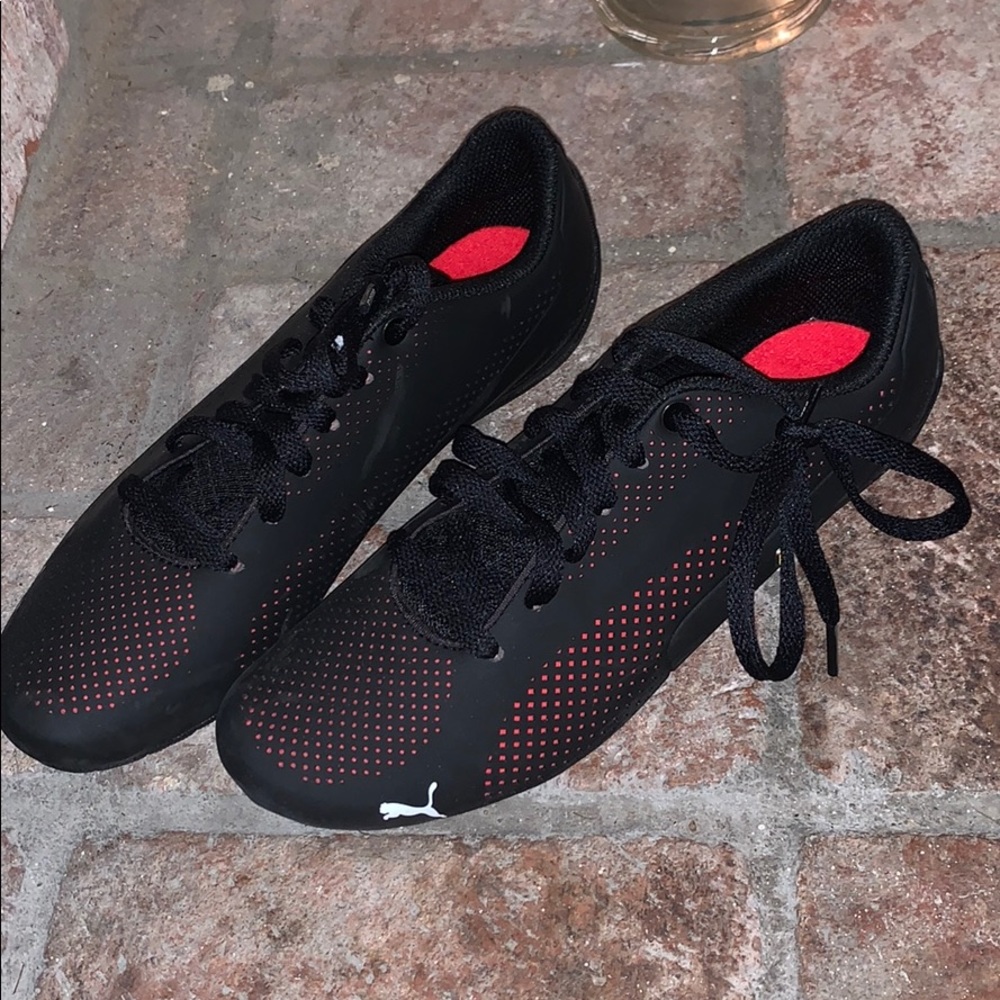 Puma tennis shoes black red, size 6 1/2, worn once